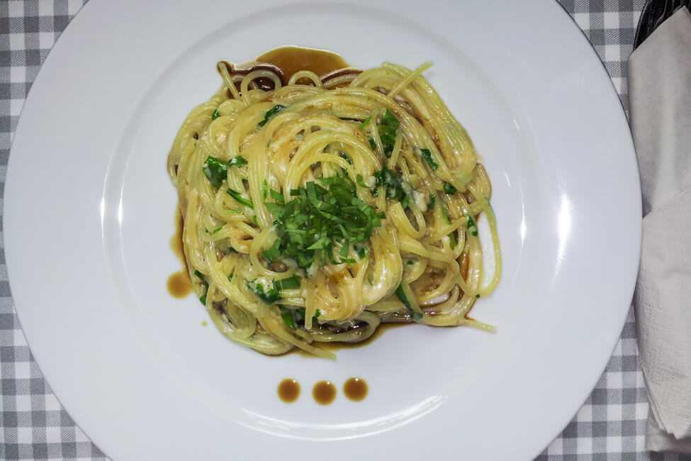 spaghetti mit gorgonzola sauce und rucola balsamico nudeln pasta
