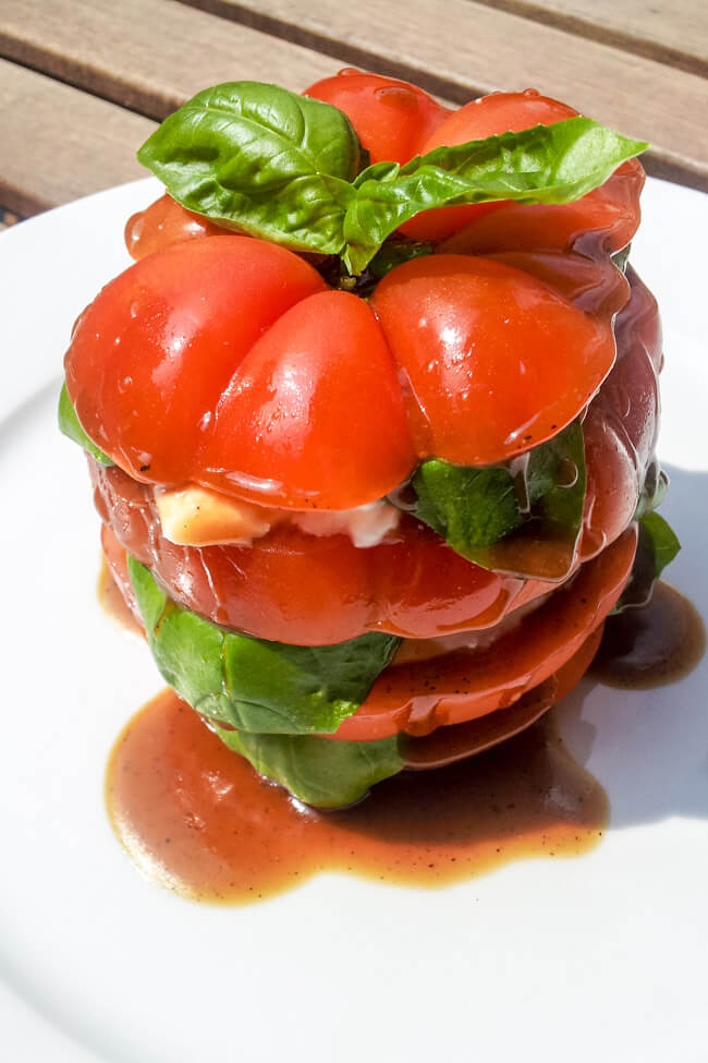 caprese türmchen tomate mozzarella basilikum aceto balsamico