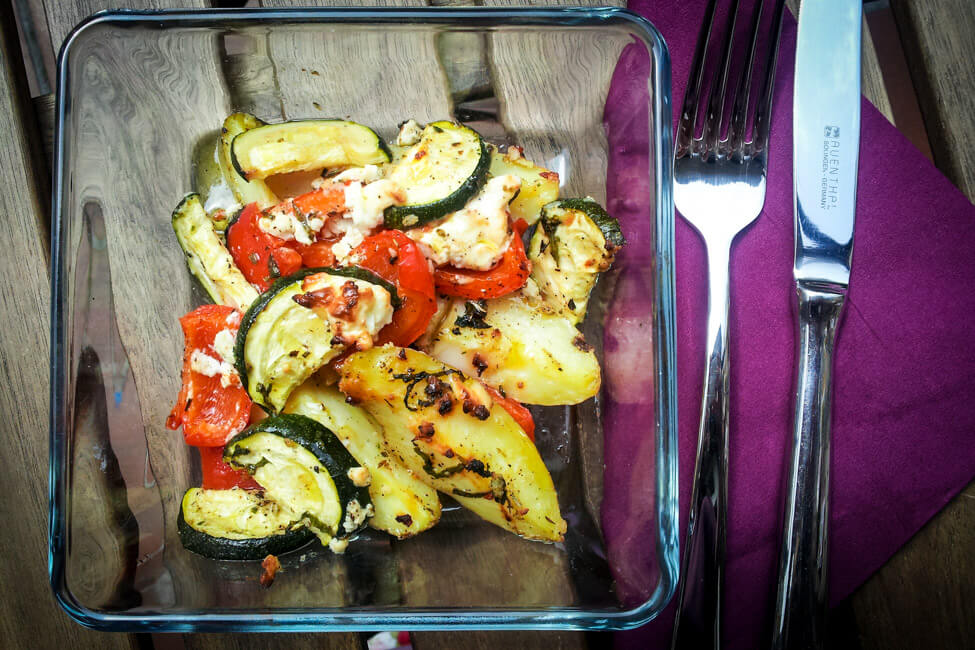 ofengemüse mit feta zucchini paparika kartoffeln einfach olivenöl knoblauch