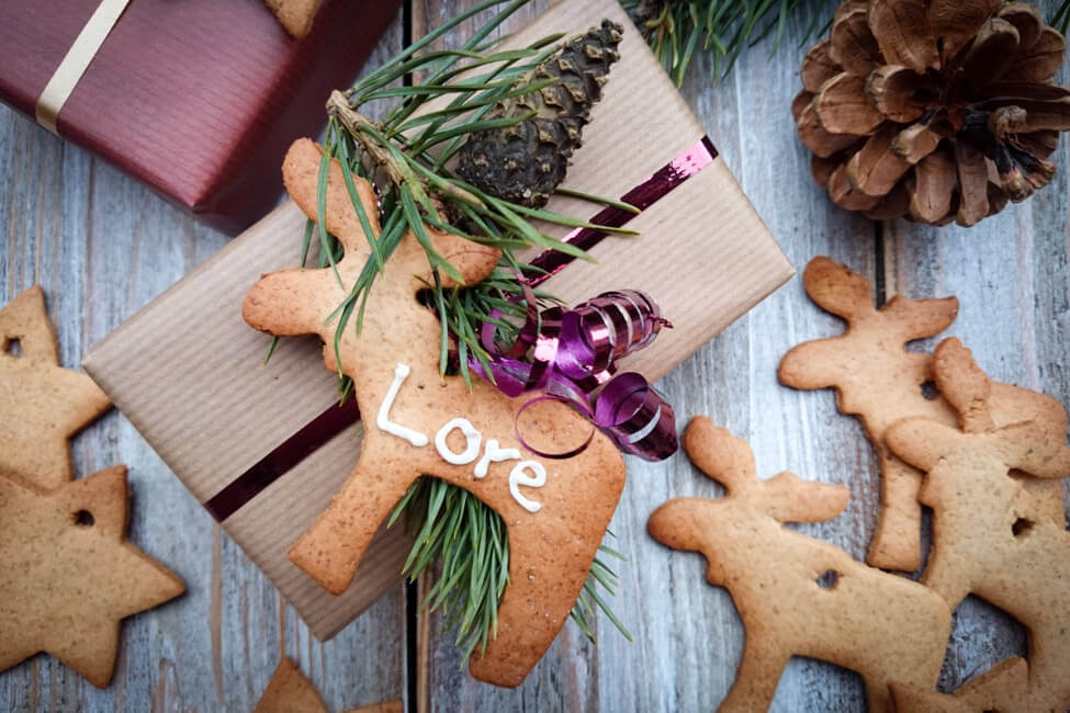 weihnachtsgeschenke aus der küche christbaumschmuck lebkuchen weihnachtsschmuck selbst machen baumschmuck anhänger geschenkeanhänger