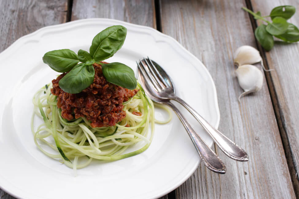 zoodles zucchini nudeln mit tofu bolognese vegetarische bolognese sauce vegane pastasauce veganer sommer