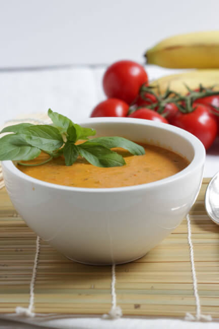 Tomaten-Bananen-Suppe mit Thai-Curry - foodundco.de