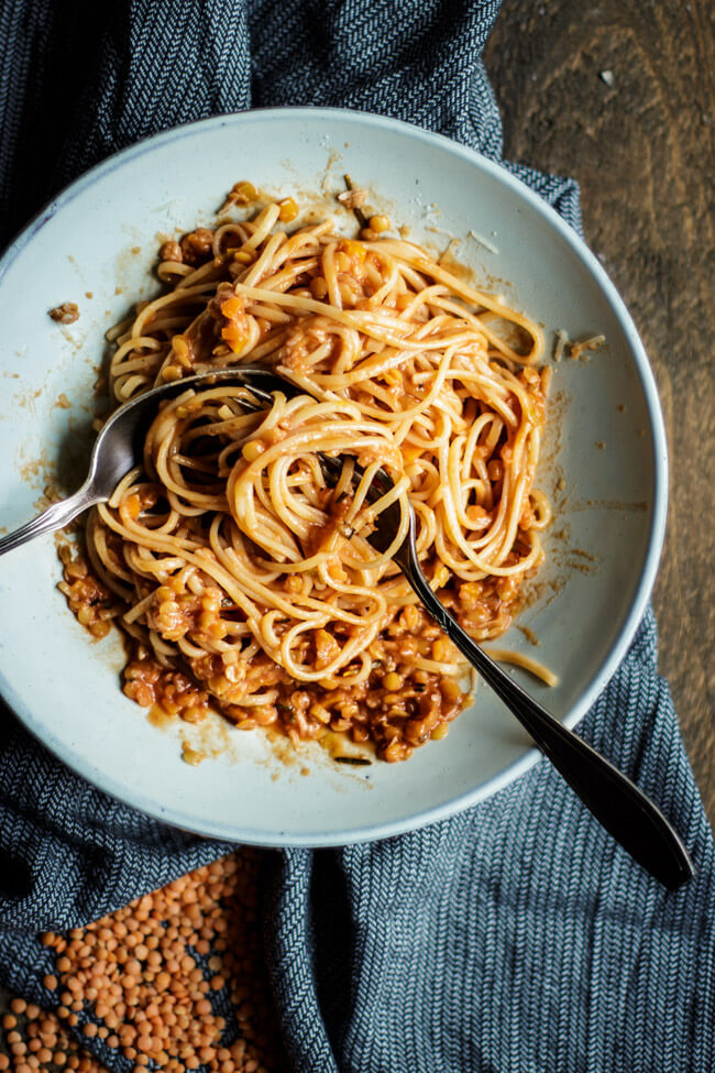 Linsen Bolognese vegan vegetarisch veggie einfach lecker gesund rote linsen kinder bolo pasta spaghetti nudeln