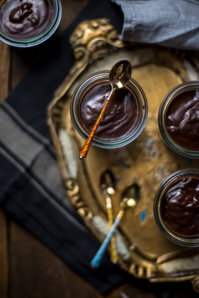 Indishcer Schokoladen Pudding mit Ingwer Kardamom und Chili