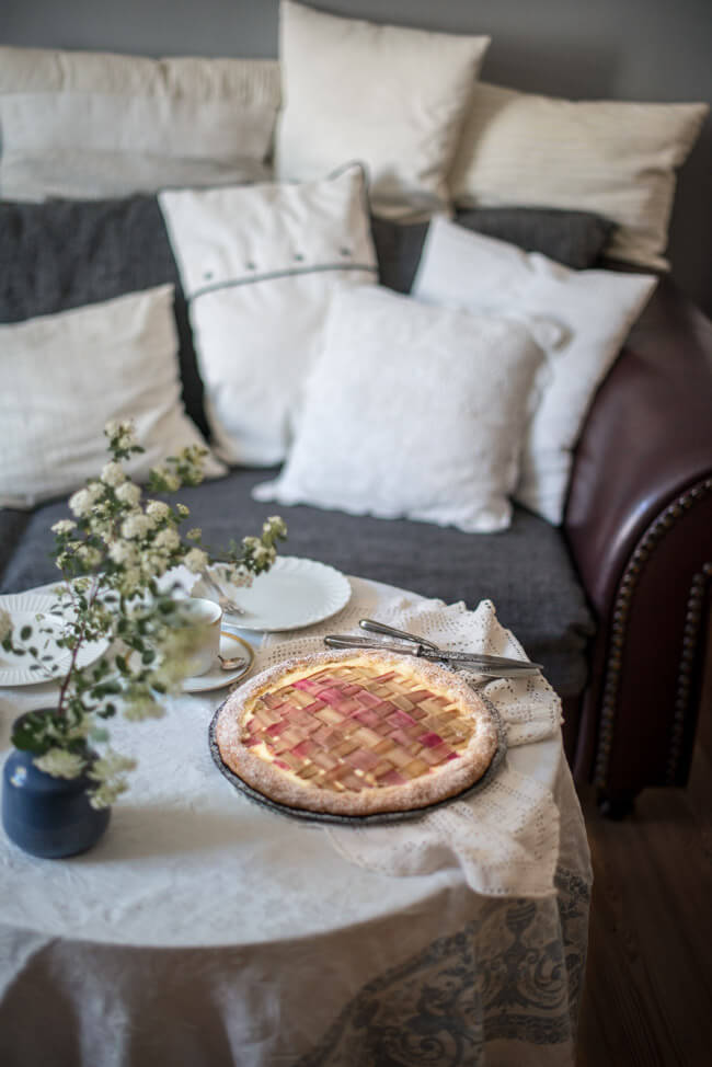 rhabarber galette tarte cheesecake quarkfüllung kuchen caketime vintage wohnzimmer