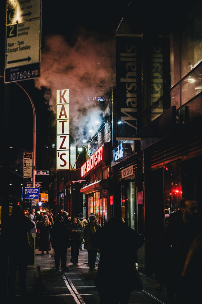New York City NYC Katz´s delicatessen bei nacht ny night