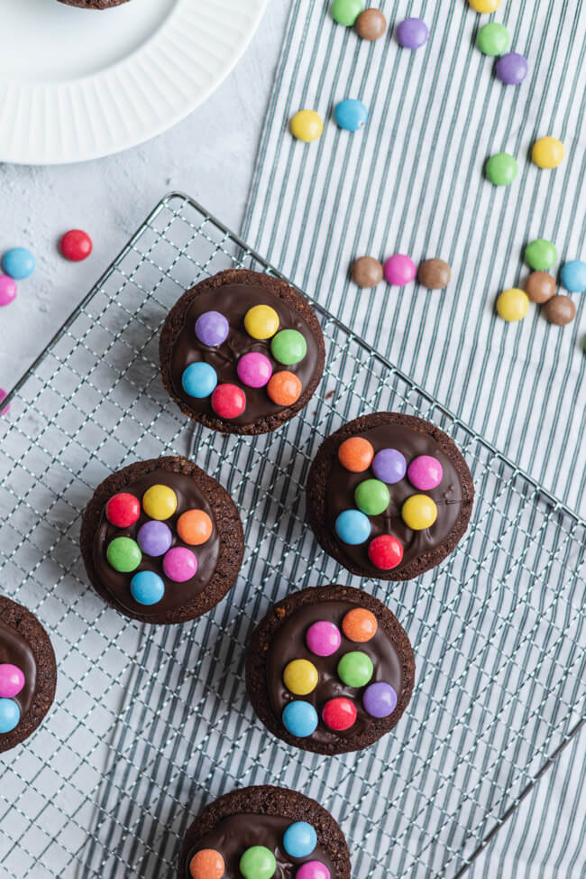 Schoko-Nuss-Muffins Schokolade Smarties Kindergeburtstag Schokolinsen Kuchen Geburtstag