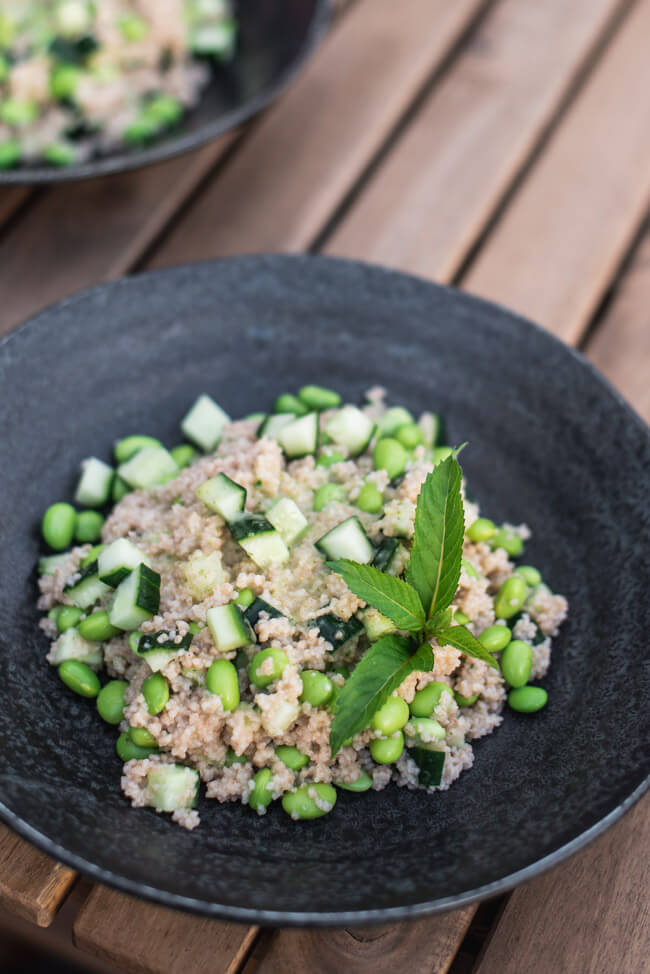 Couscous Salat mit Edamame und Gurke Minze Couscoussalat frisch grün Green Bowl