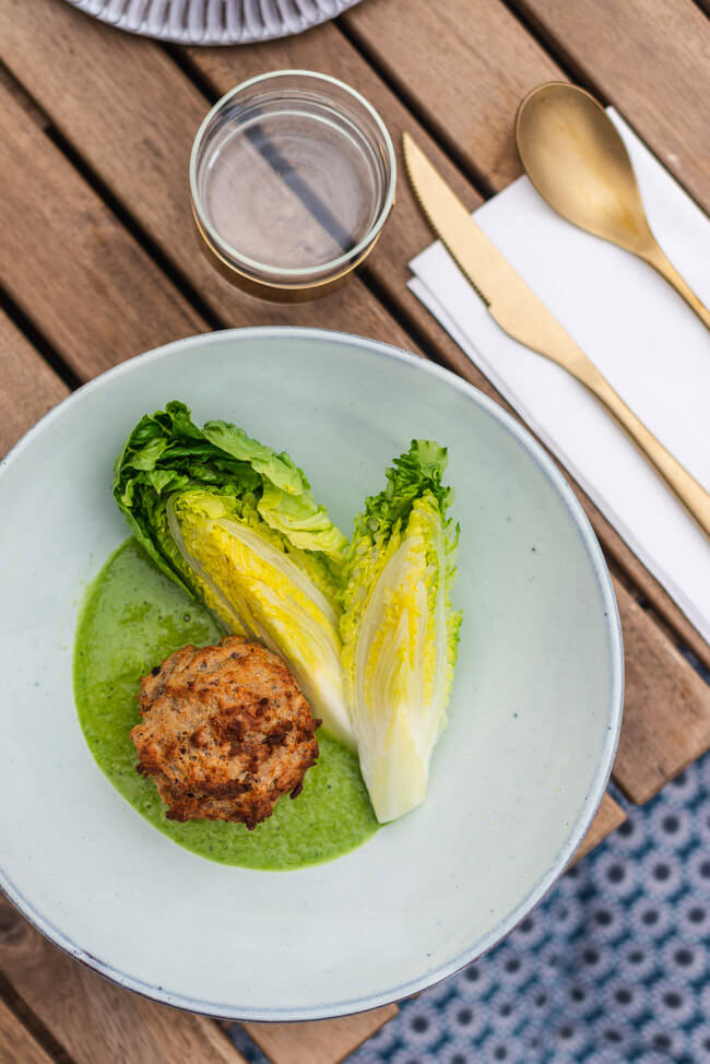 Tiroler Kaspressknödel mit Salat - foodundco.de