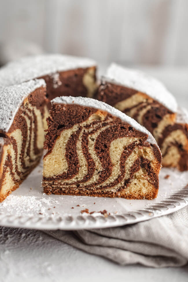 Zebrakuchen Zebra Kuchen Marmorkuchen Einfach lecker saftig Rührkuchen Schokolade Kakao Puderzucker Vanille