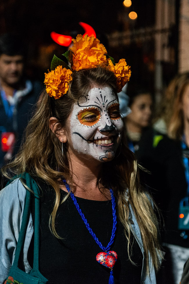 Dia de los Muertos Oaxaca de Juaréz Totenkopf Catrina Make Up Frau geschminkt Tag der Toten Mexiko Friedhof