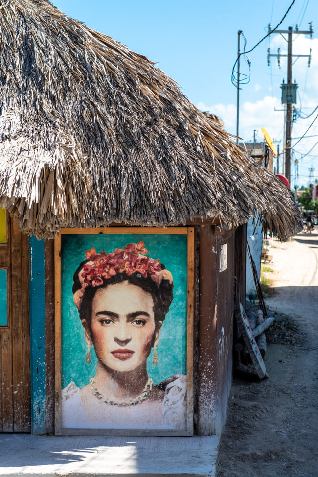 Isla Holbox Mexiko Karibik Streetart Frida Kahlo