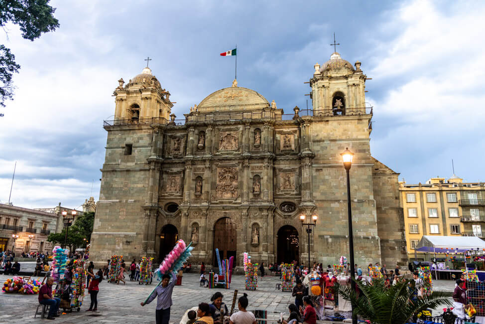 Oaxaca de Juaréz Mexiko Kathedrale Kirsche Santo Domingo