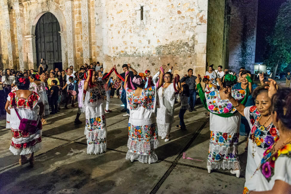 Valladolid Zentrum Kirche Kathedrale Iglesia de San Servacio Jarana Tanz Maya traditionell