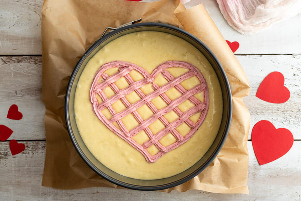 Herzkuchen zum Valentinstag vor dem Backen.