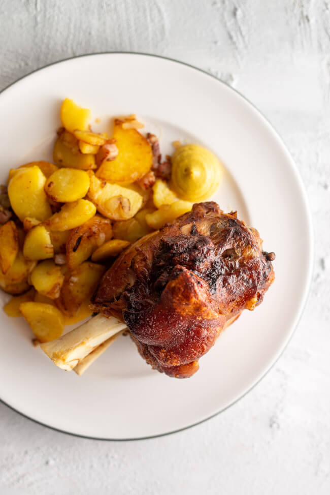 Kitchen Impossible im Ham-Ham bei Josef: Gegrillte Schweinhaxe mit Bratkartoffeln und Senf.