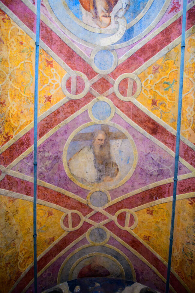 Buntes Fresko in San Polo in Venedig.