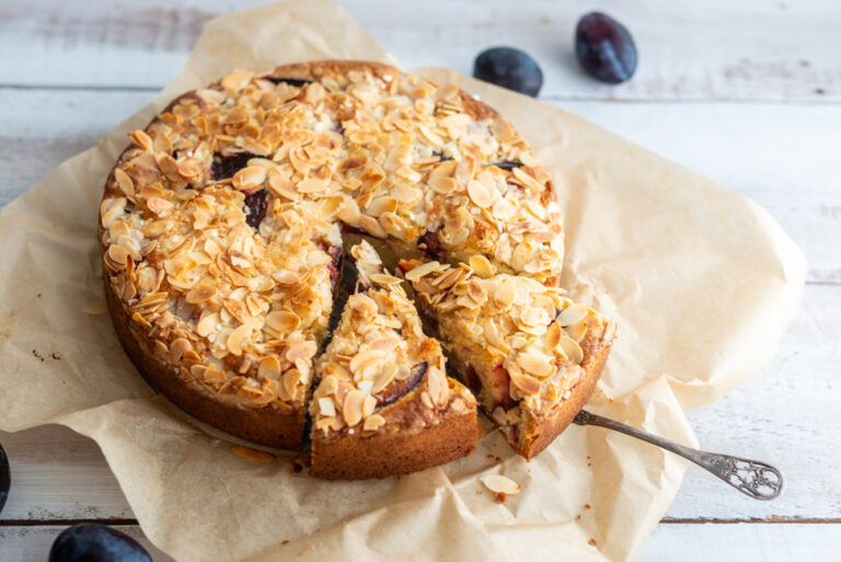 Einfacher Zwetschgenkuchen Mit Mandeln - Foodundco.de