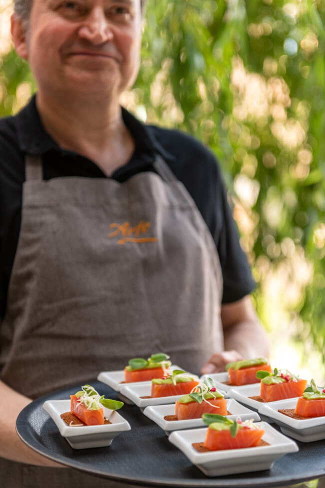 Hausgebeizter Lachs auf Honigbrot mit Meerrettich